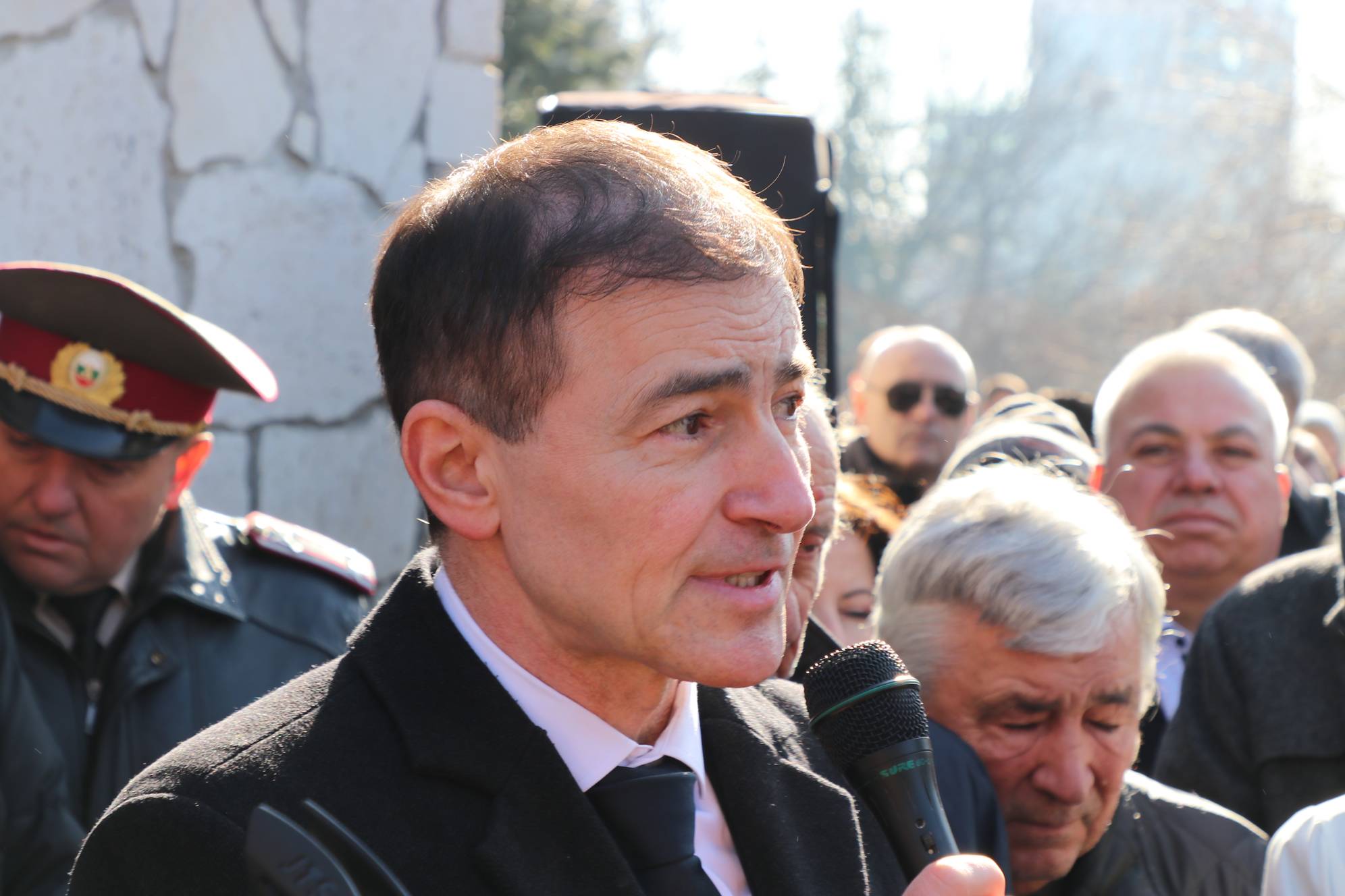 Евродепутатът от ГЕРБ-ЕНП Андрей Ковачев почете жертвите на комунизма пред Мемориала в градинката пред НДК